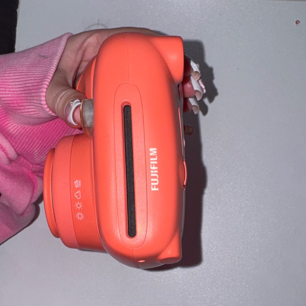 Instax Mini 7+ Camera in Vibrant Coral Polaroid - Picture 4 of 9